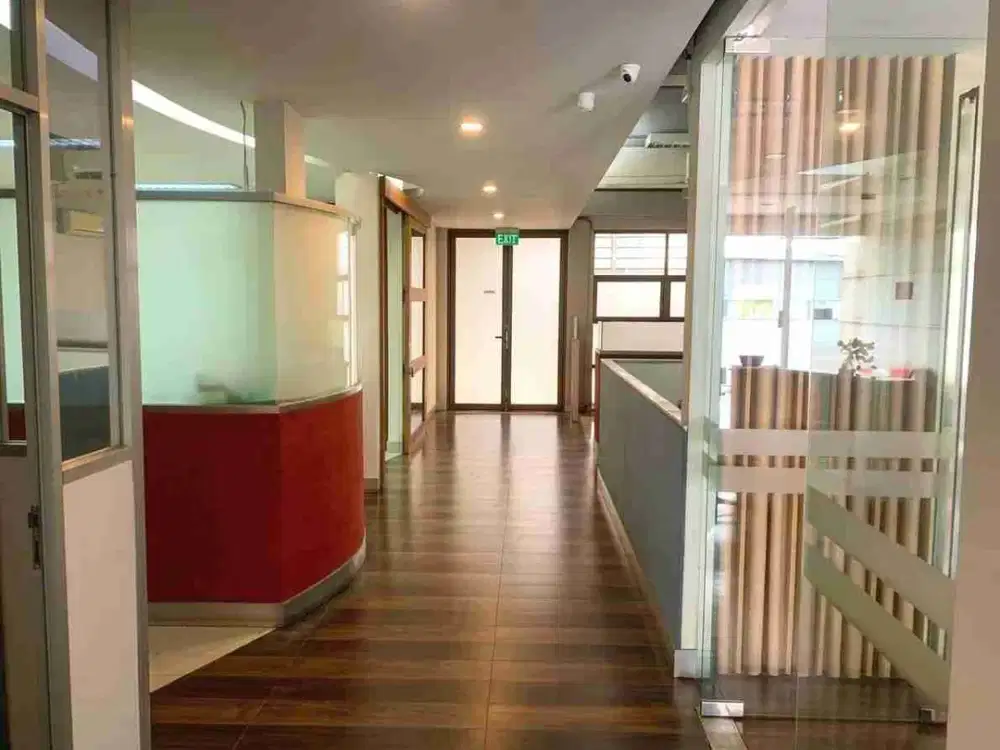 Sewa Rumah Usaha Strategis Luas 465m² di Kebayoran Baru Hadap Timur