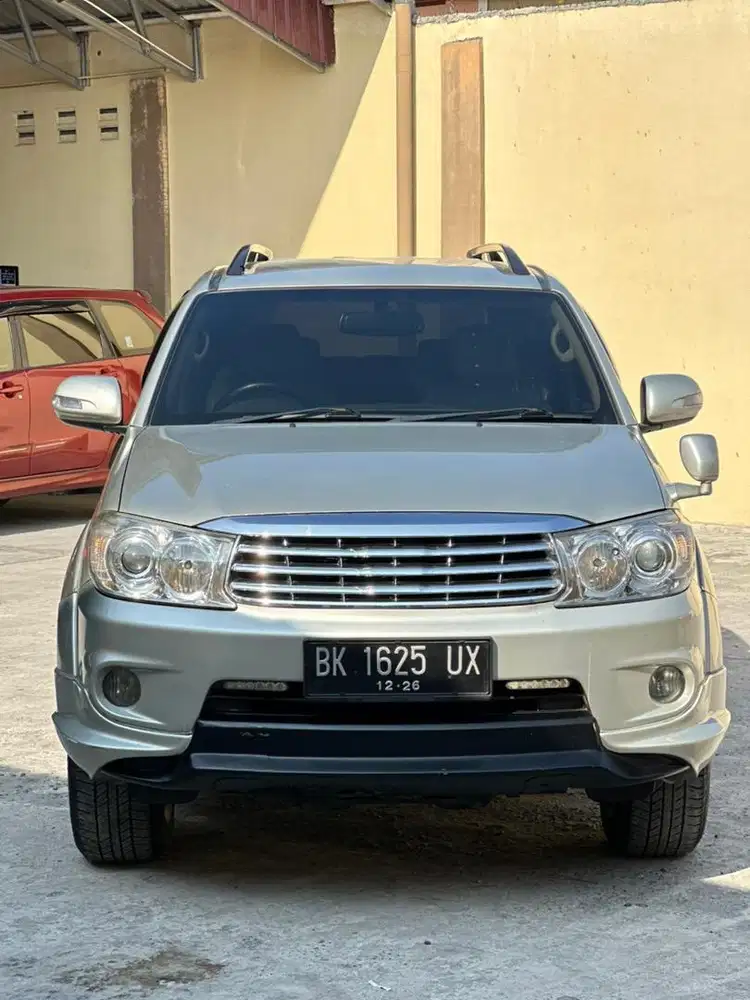 Toyota fortuner 2.5 TRD at matic 2011