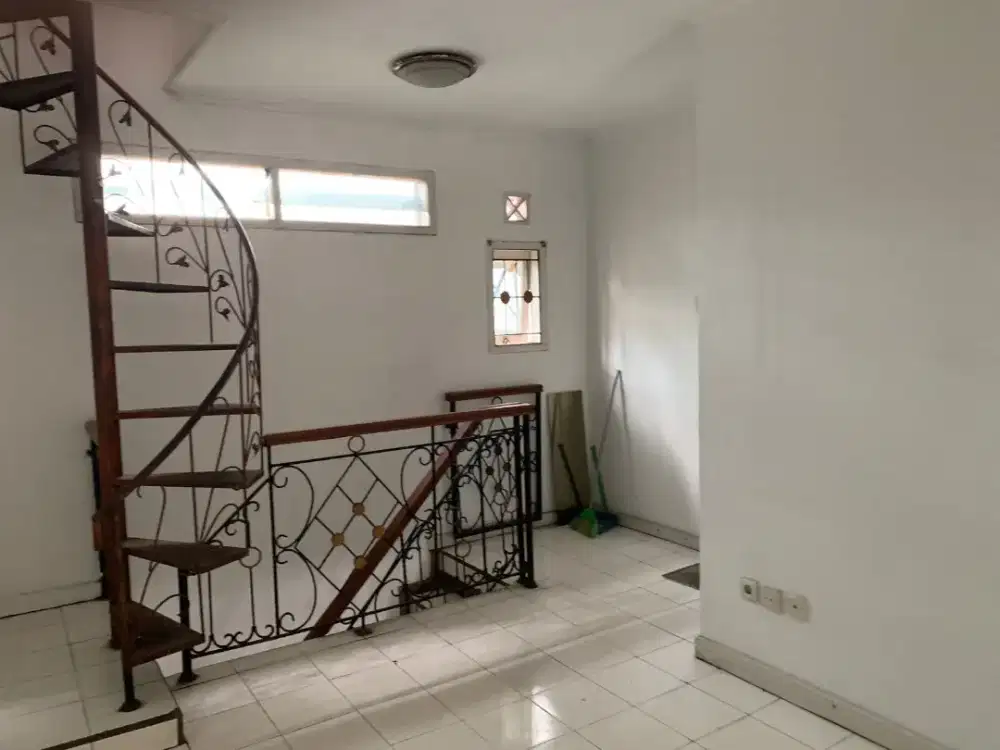 DiSEWAKAN RUMAH COCOK juga  UNTUK OFFICE