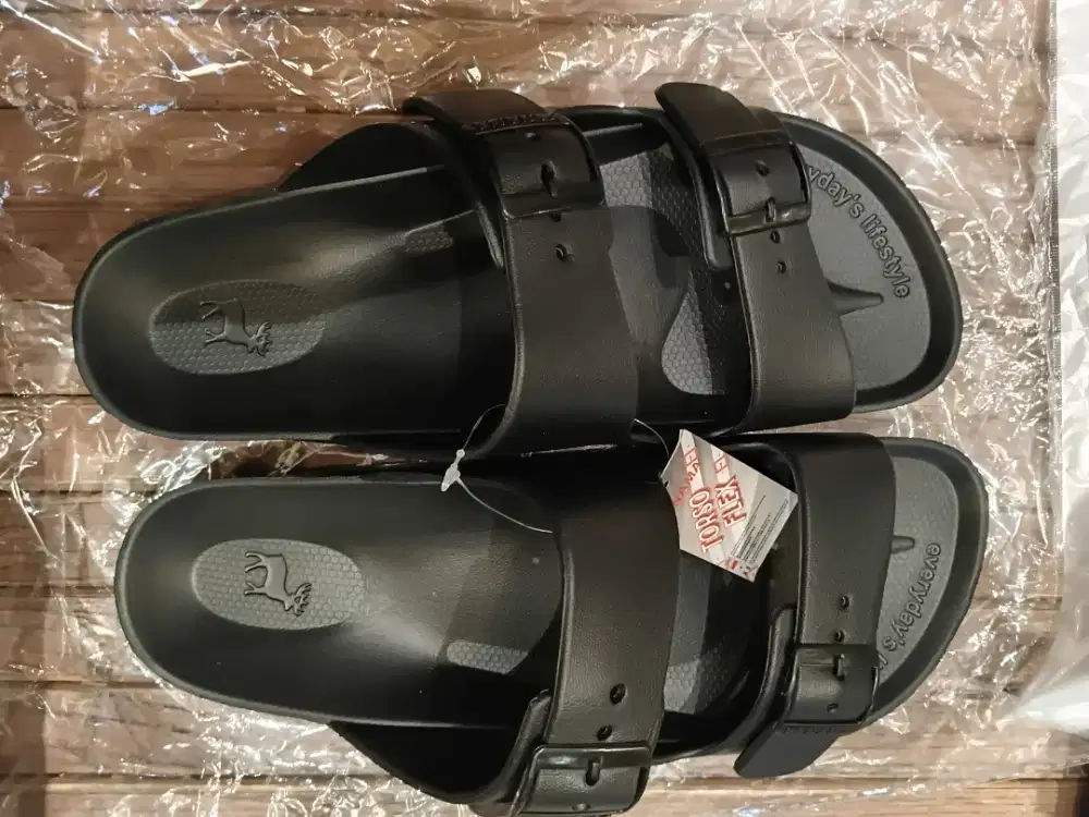 DIJUAL SENDAL PANAMA SIZE 45 ORI BARU