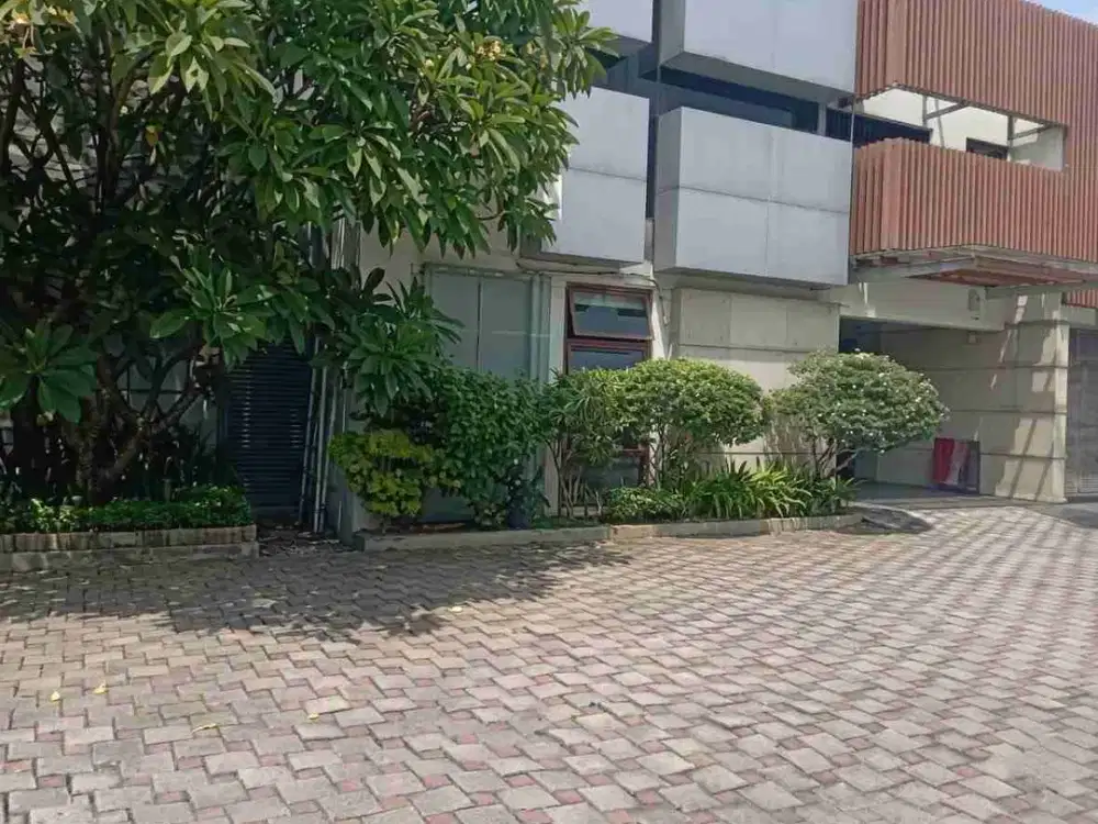 Sewa Rumah Usaha Kavling 2 Lantai di Area Strategis Kebayoran Baru