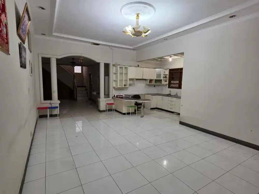 DISEWAKAN RUMAH 2 LANTAI DI MEKAR WANGI BANDUNG, SINGGASANA, CIBADUYUT, TOL MOH TOHA