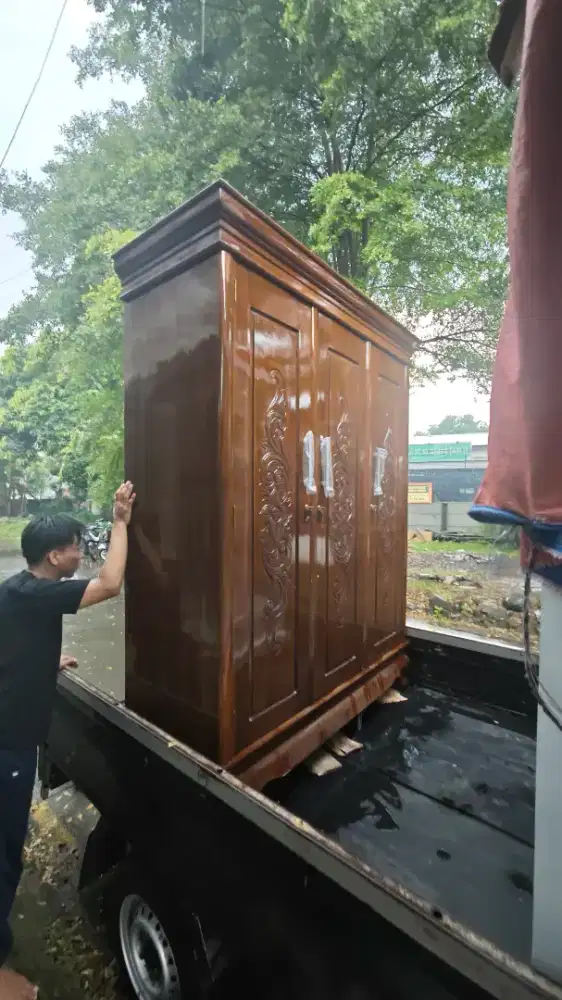Lemari Pakaian 3 Pintu Kayu Jati Jumbo