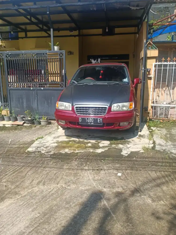 Dijual Mobil Hyundai Trajet tahun 2000 Built up