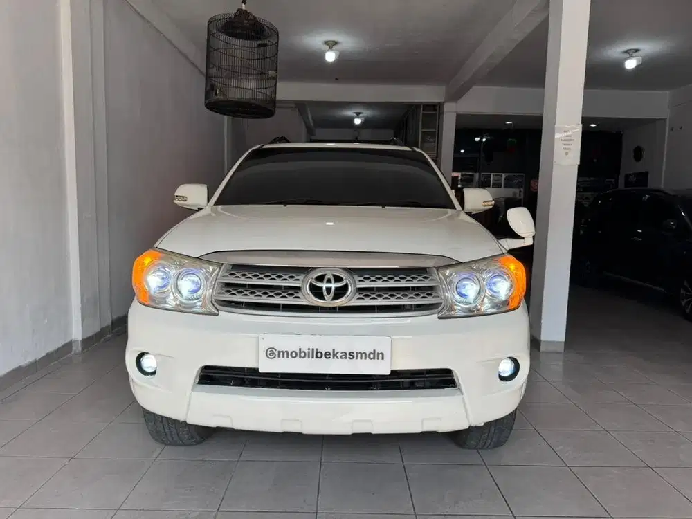 Toyota Fortuner 2.7 G Luxury Bensin Matic 2011 Putih