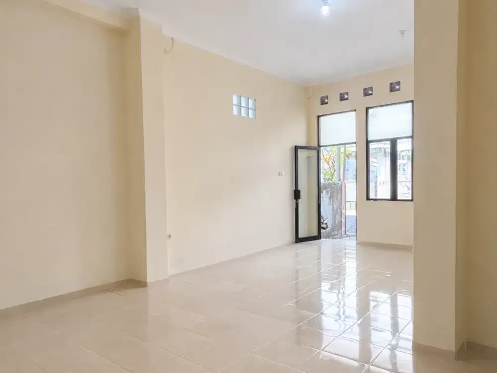 RUMAH BARU 2 LT SIAP HUNI DI KEBAYORAN LAMA JAKARTA SELATAN
