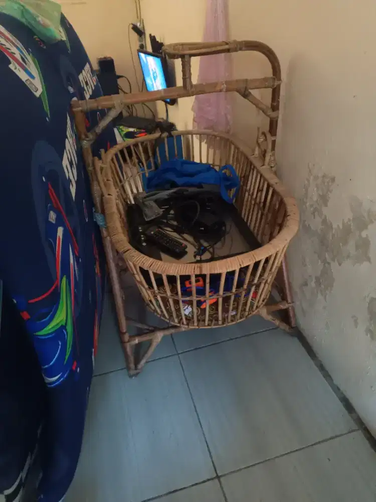 Ayunan bayi bahan rotan