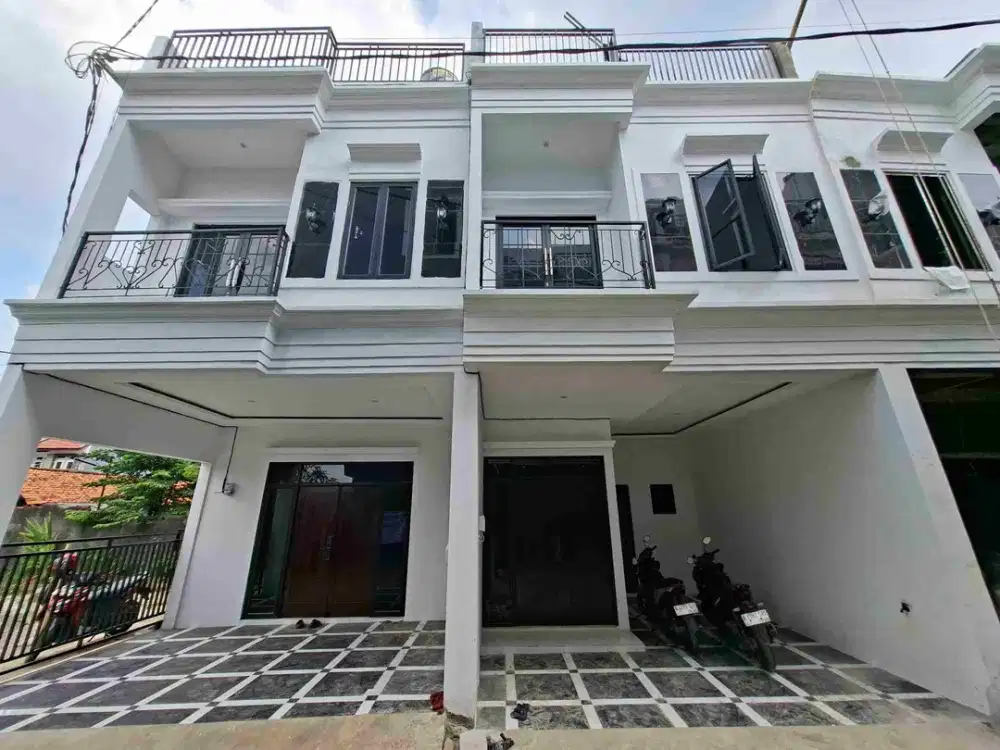 di jual rumah 2 1/2 lantai full bata merah lokasi strategis di jagakarsa