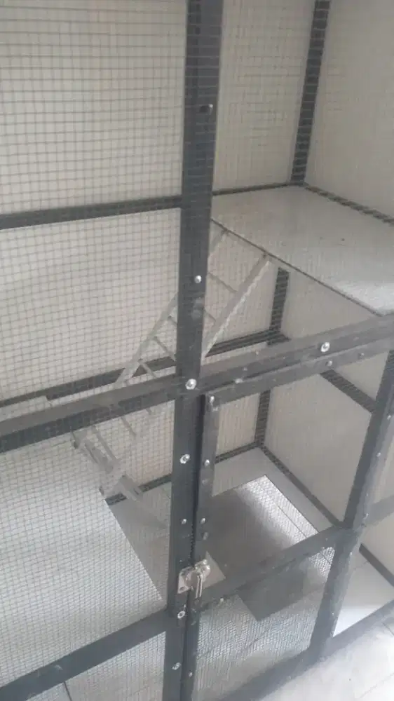 Kandang kucin aluminium