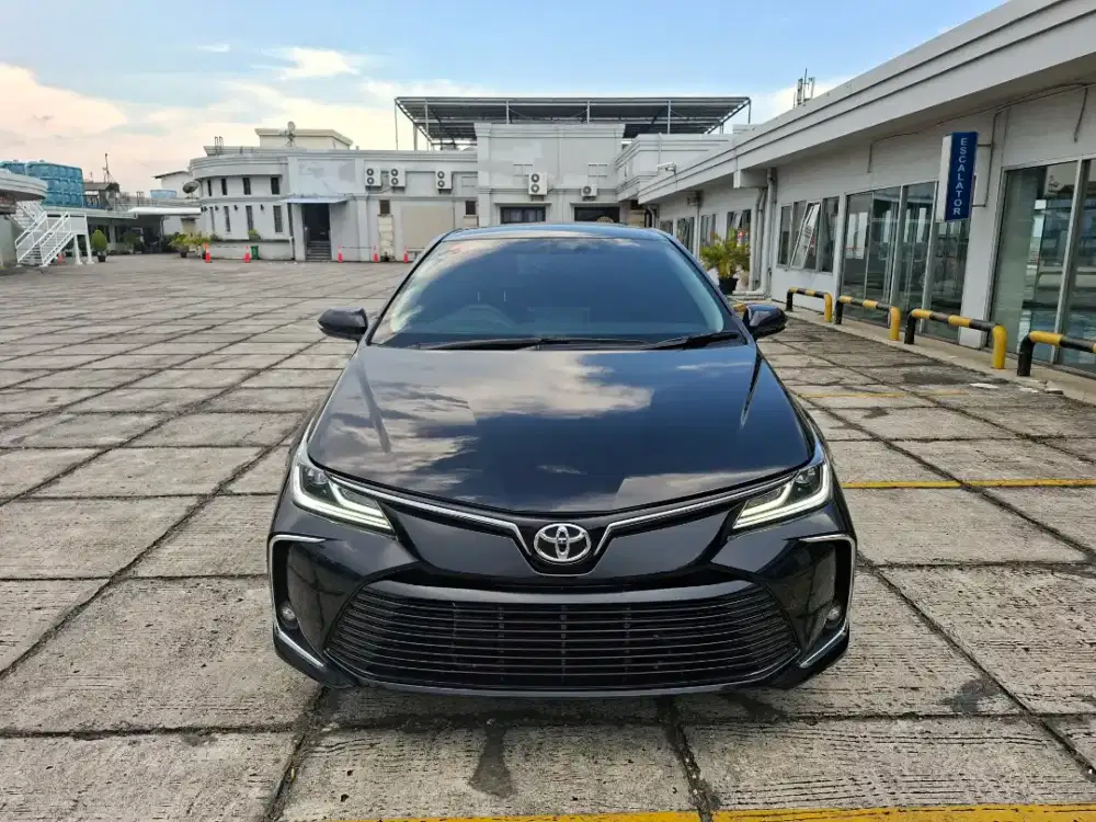 Altis 1.8 V matic hitam KM 4500 asli