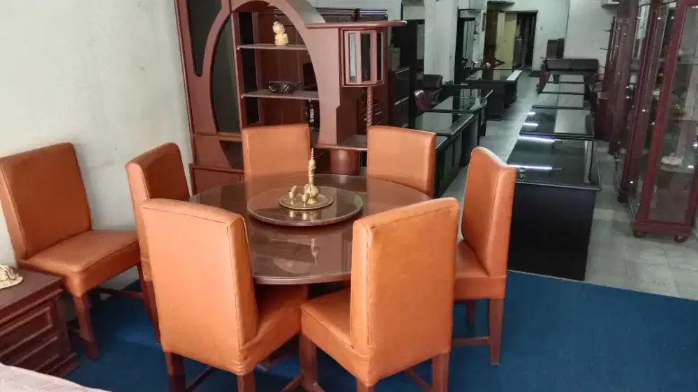 SET MEJA MAKAN BULAT KULIT OSKAR