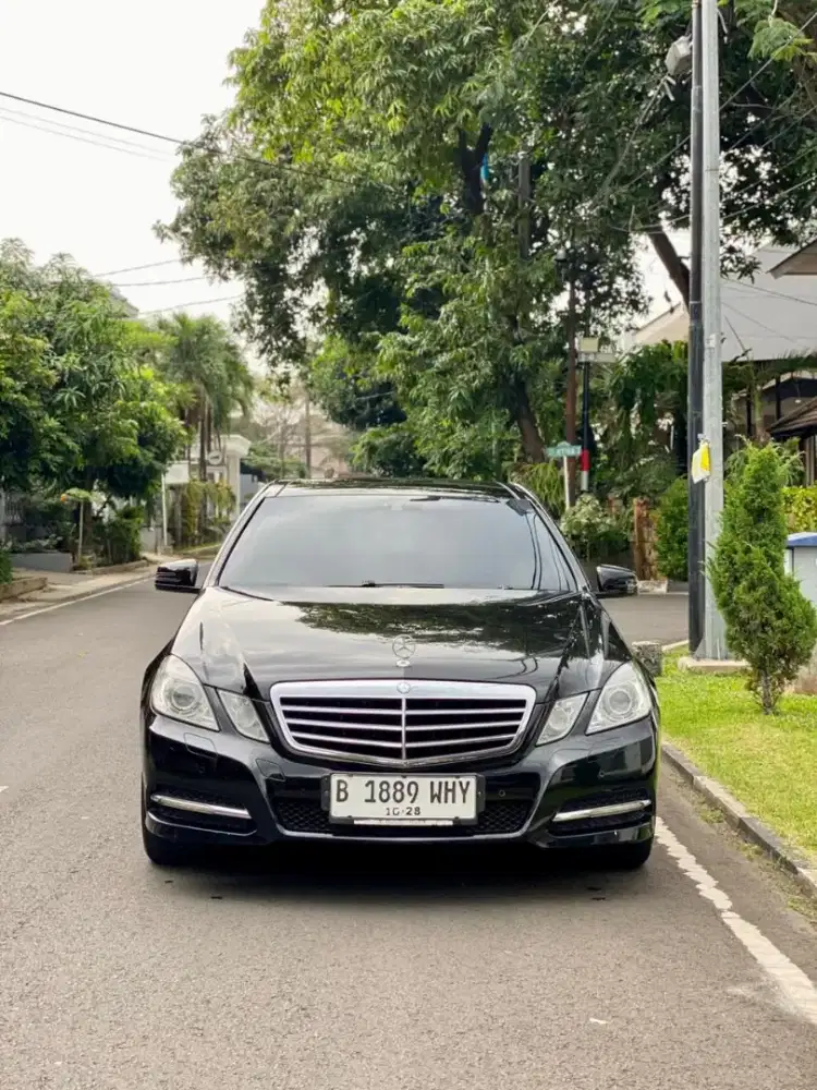 Mercy E300 Avantgarde 2011 LOW KM