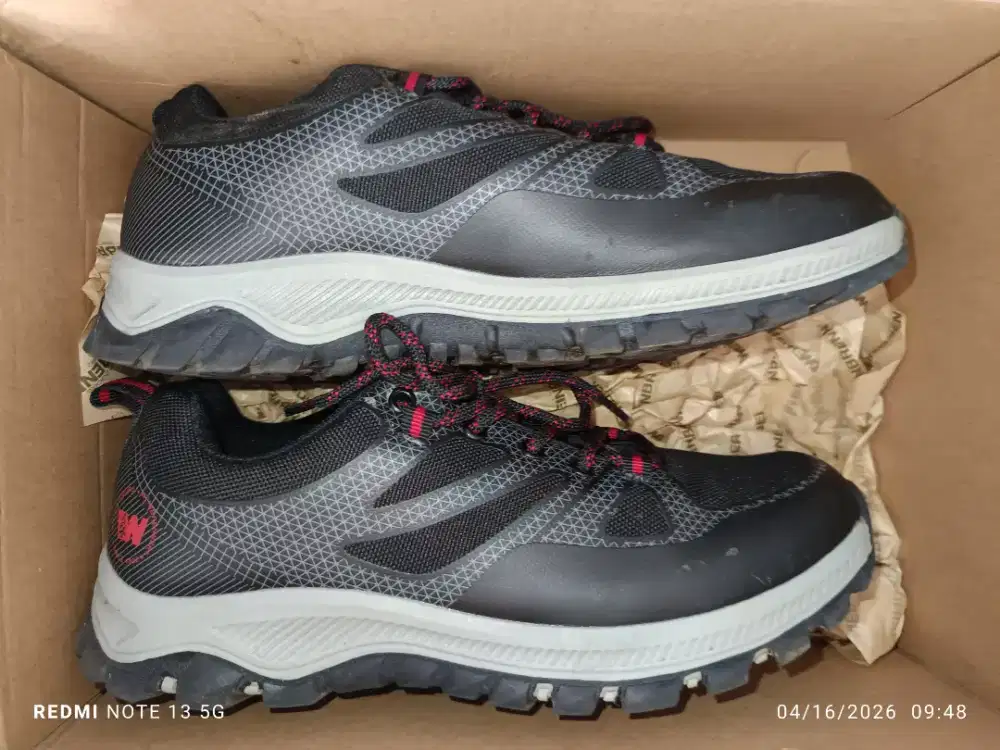 Sepatu gunung hiking merk WEINBRENNER