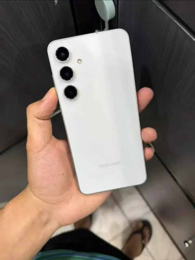 Dijual cepat Samsung S24 FE Grey 8/256 fullset