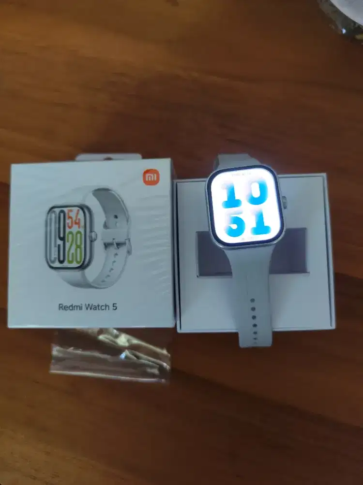 DIJUAL REDMI WATCH 5 KONDISI MASIH MULUS