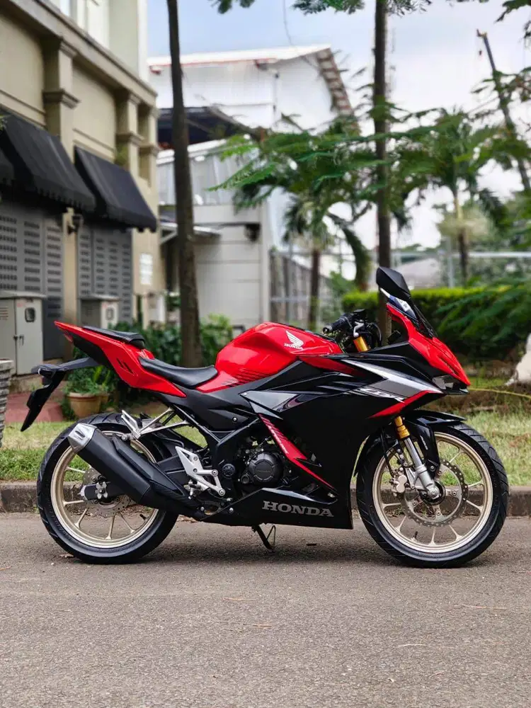 HONDA NEW CBR 150R ABS 2022 MERAH HITAM KM LOW PAJAK ON KAYAK BARU