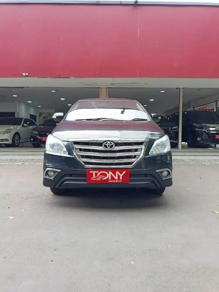 INOVA V AT LUX 2.0 AT 2012 HITAM