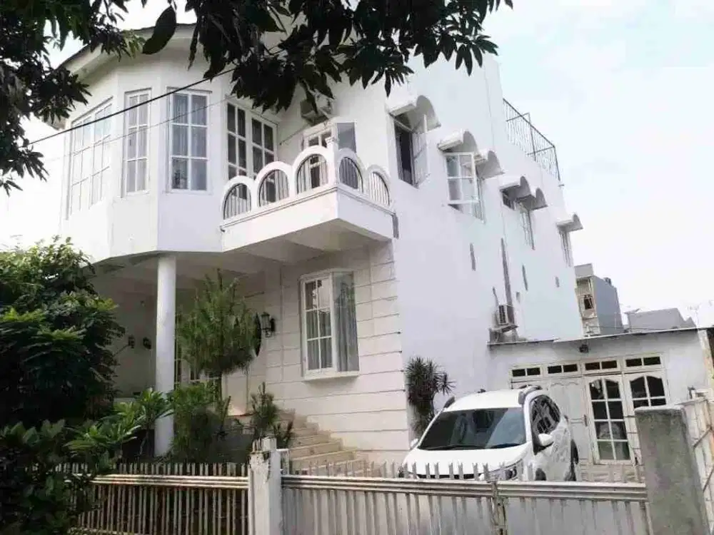 Jual Rumah 3 Lantai di Tebet Dekat Stasiun Tebet SHM