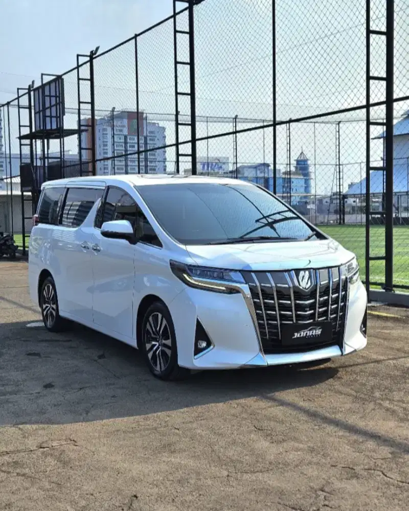 Toyota ALPHARD G 2.5 2018
White on Beige