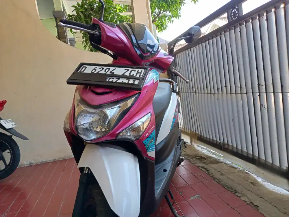 Honda Beat Fi 2014 Putih Magenta mulus lengkap mantaap.
