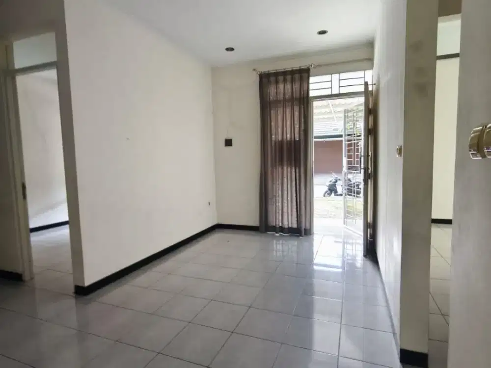 Jual Rumah Turun Harga Murah SHM Siap Huni Nyaman Strategis di TKI 5 SOMMERVILLE