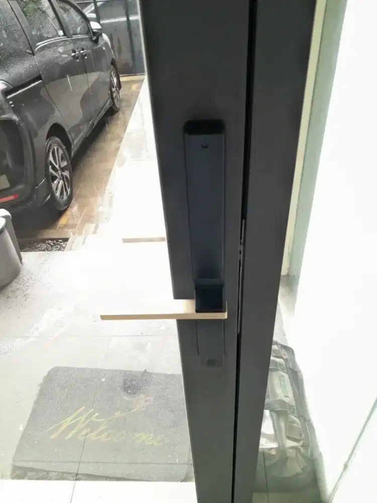 Kunci pintar / Smart door lock