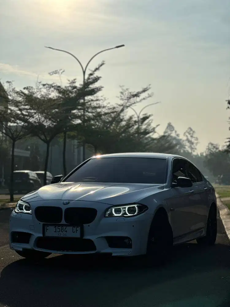 BMW 528i Luxury Facelift LCI Free M5 Package Mobil Pribadi Kesayangan