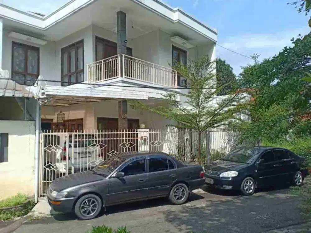 rumah 2lantai siap huni sangat terawat di golf arcamanik bandung