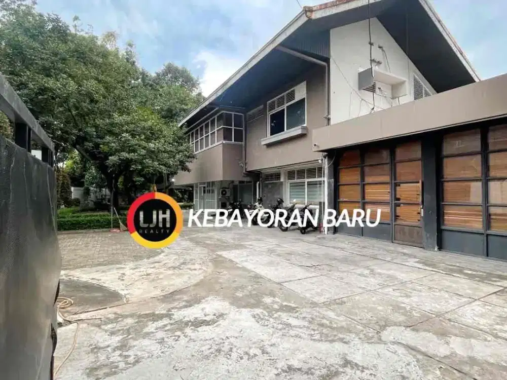 Rumah Hoek Pinggir Jalan Raya Komersil Lokasi Terstrategis 3KM ke SCBD Jakarta Selatan