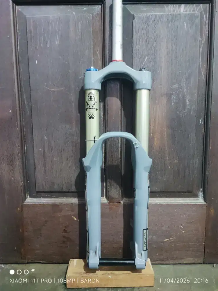 fork rockshox totem RC2 AIR DH Ta 20x110 T 180mm stachion od 40 tatto