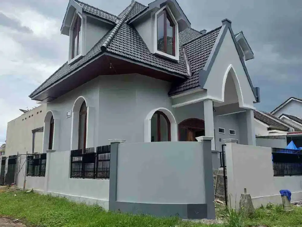 Rumah Hook Siap Huni di Araya Golf. Attic Room