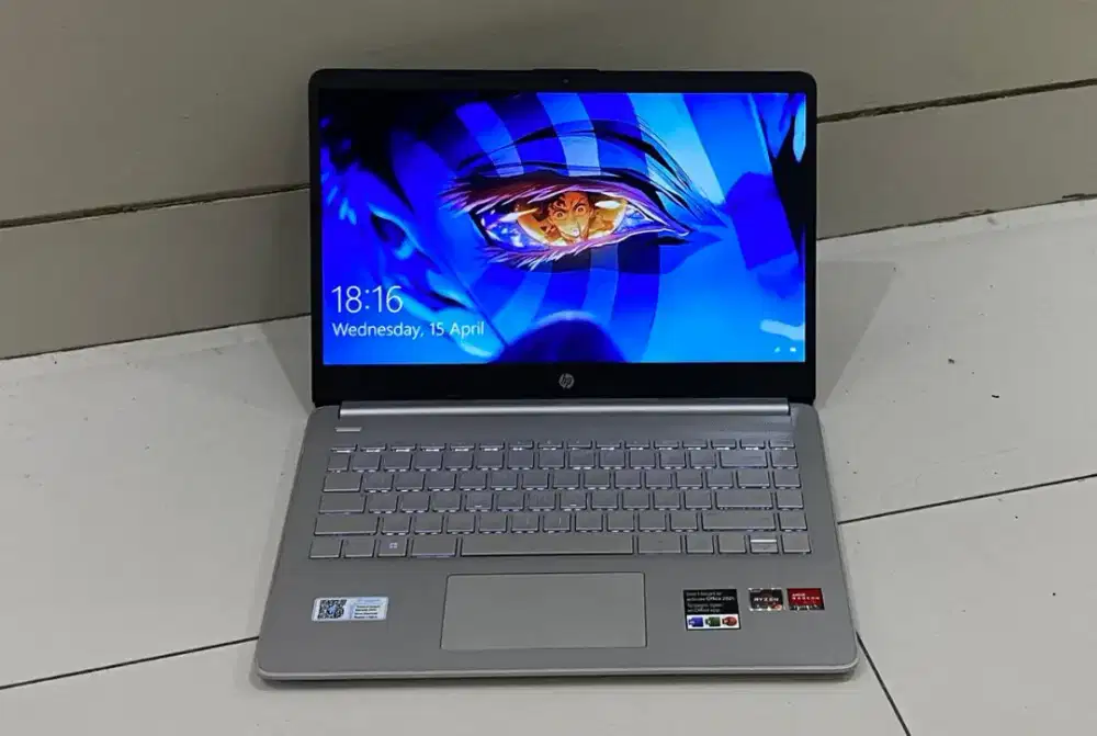 Laptop secantik ini bisa di pakai kerja maupun main game