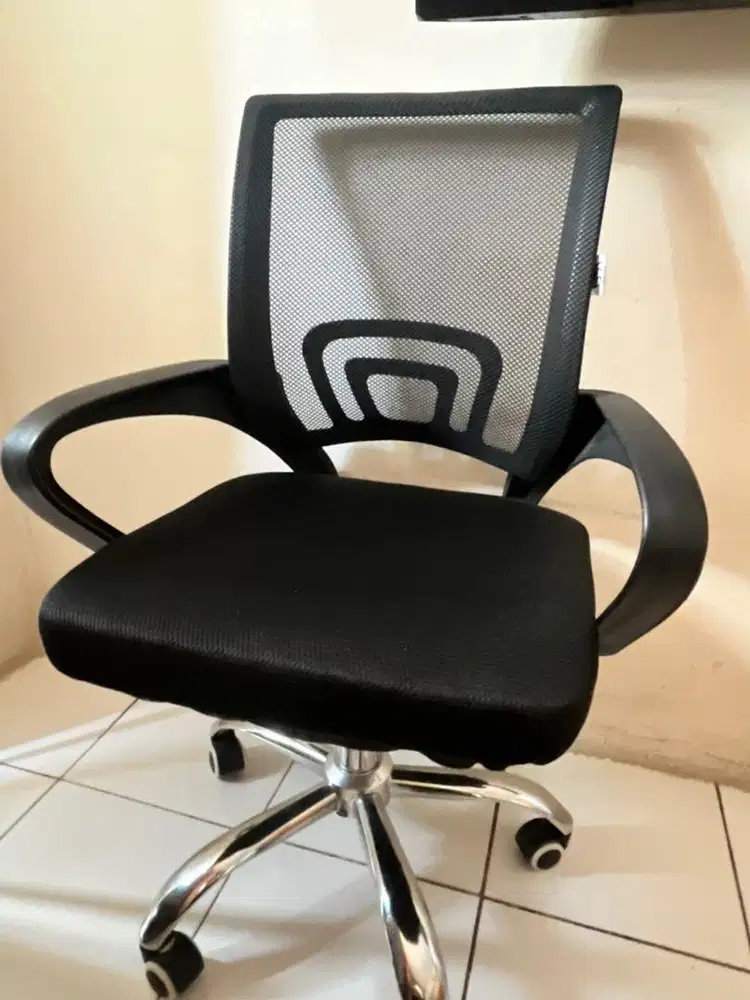 Kursi kantoran masih mulus