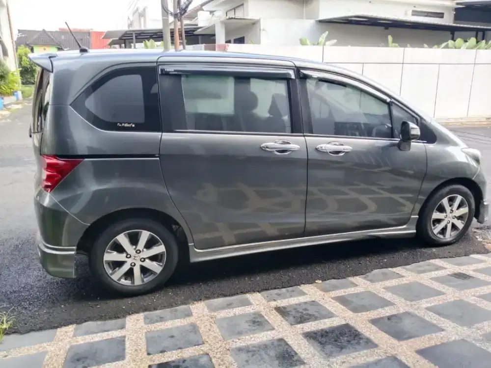 Jual Honda Freed PSD 2011