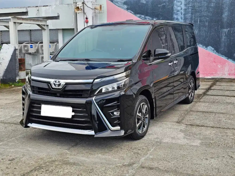 Toyota Voxy 2019 KM 65ribu Hitam