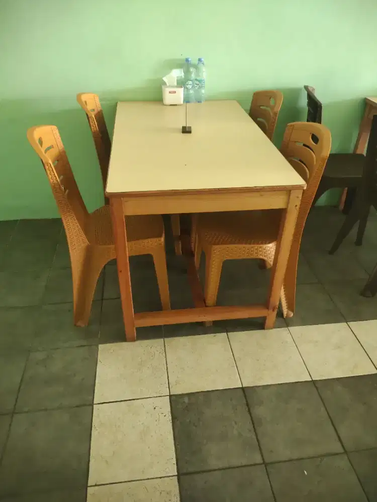 Jual cepat Meja (6 pcs) Kursi (28pcs)
