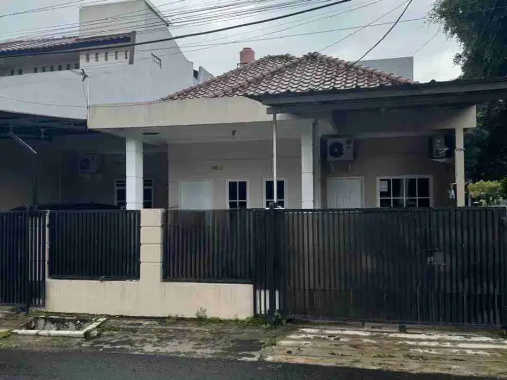 Dijual rumah bagus dan luas di komplek Billy moon pondok kelapa jakarta timur