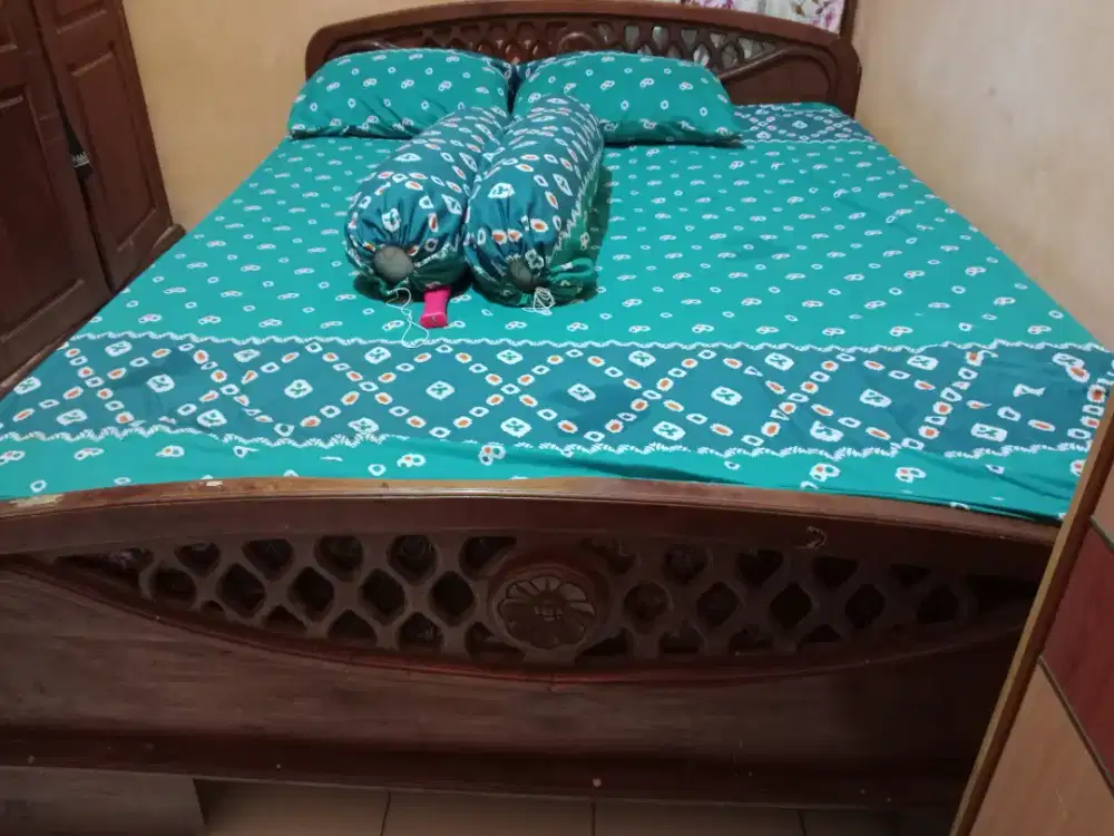 Dipan ukiran kayu jati