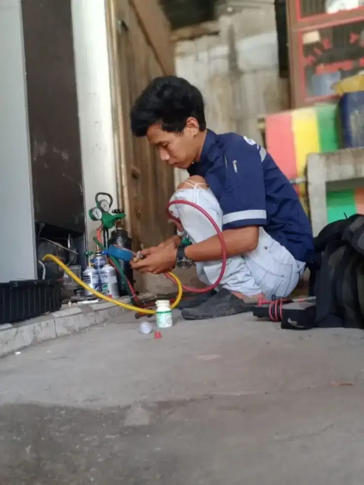 jasa servis ac kulkas frezer showcase mesin cuci dan bongkar pasang ac