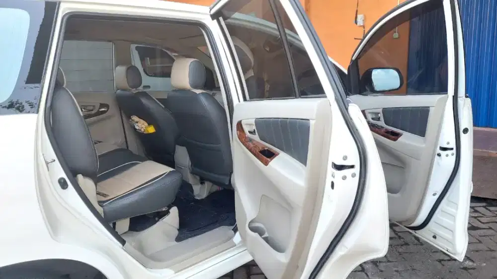 inova barong v 2015 putih sangat terawat tinggal pakai ori cat