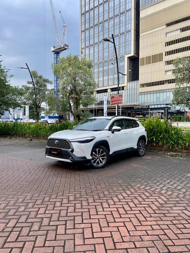 Toyota Corolla Cross 1.8 AT (Hybrid) 2022 mobil irit siap pakai