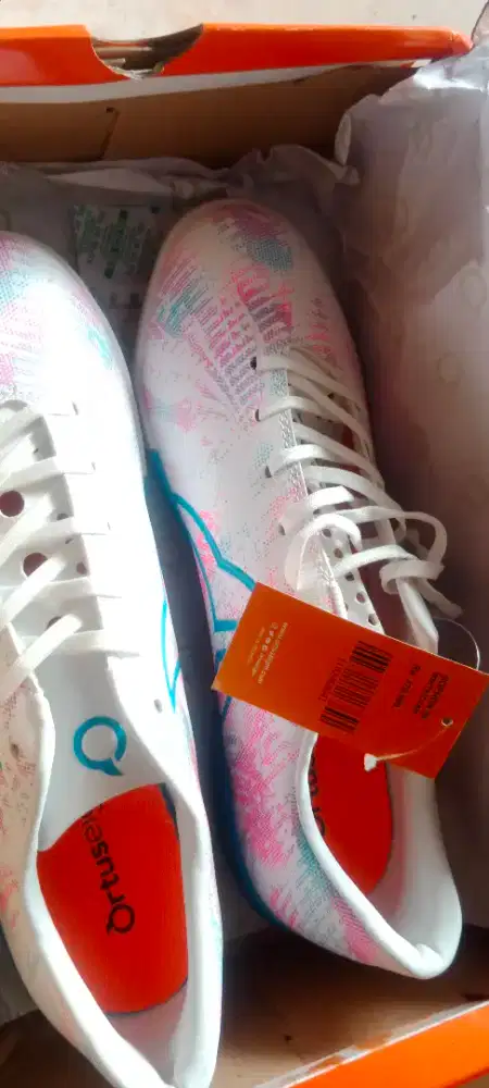 Sepatu futsal ortuseight