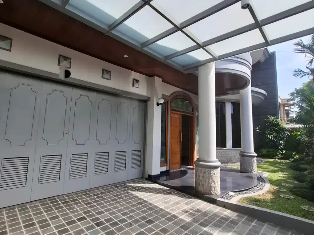Dijual Rumah Mewah Megah Semi Furnished di Batununggal Indah
