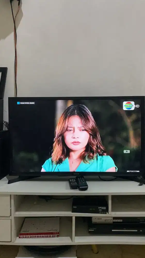 SAMSUNG LED' 32inch  plus STB Apple Matrix