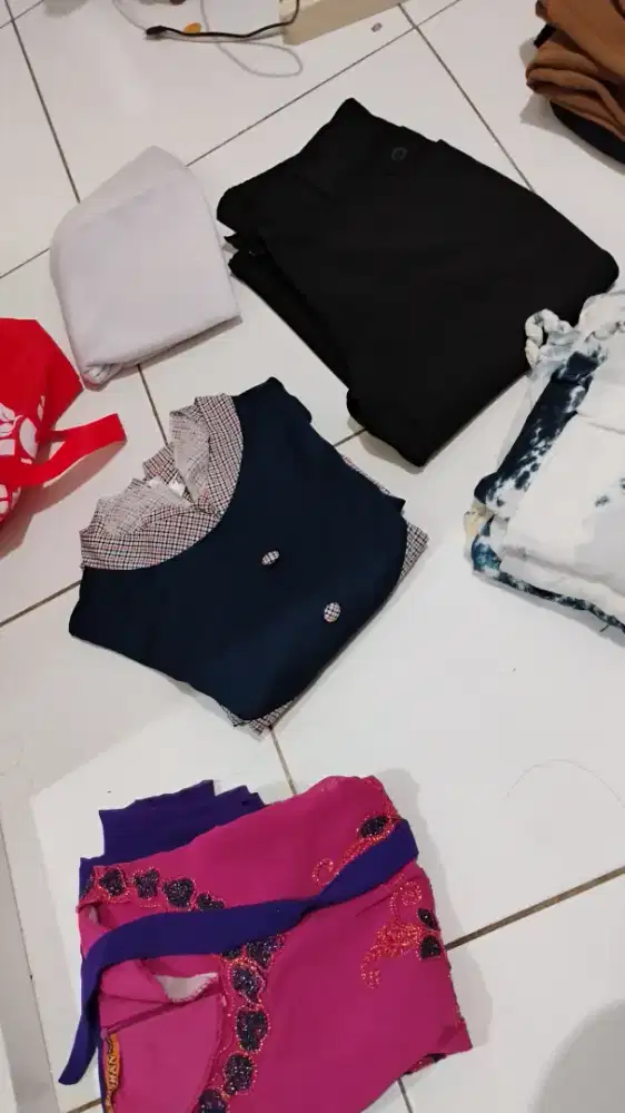 PAKAIAN WANITA PRELOVED GRATIS