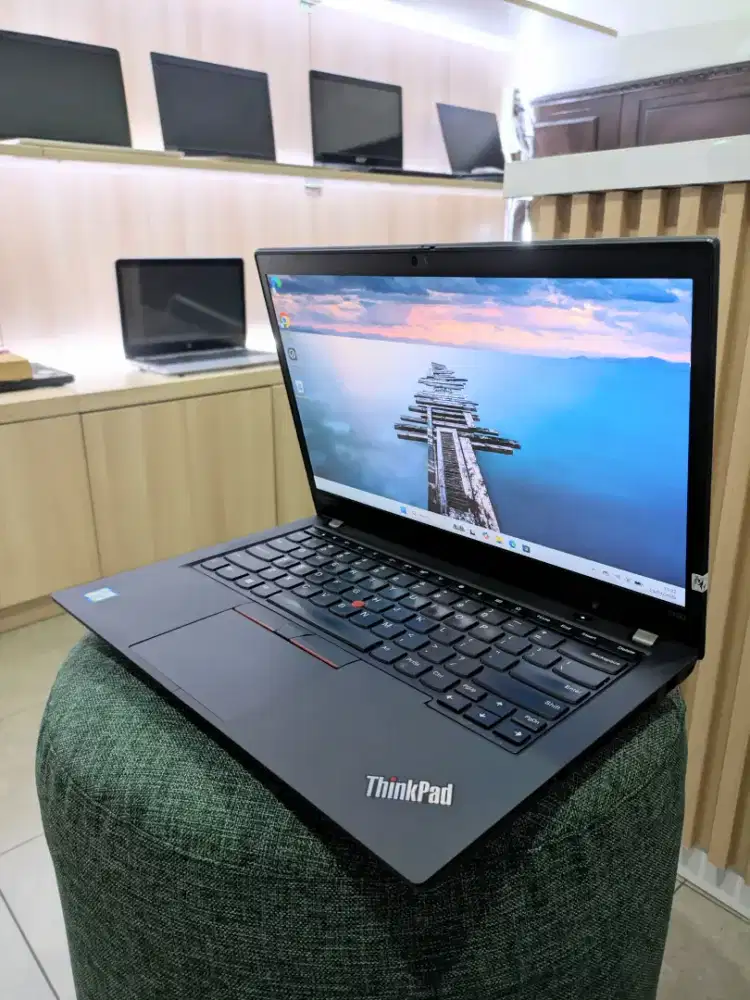 Lenovo Thinkpad T490 i7 8th Gen SSD 256GB NVMe RAM 8GB Intel UHD