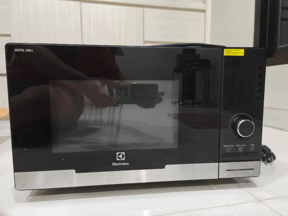 Microwave Electrolux Rusak