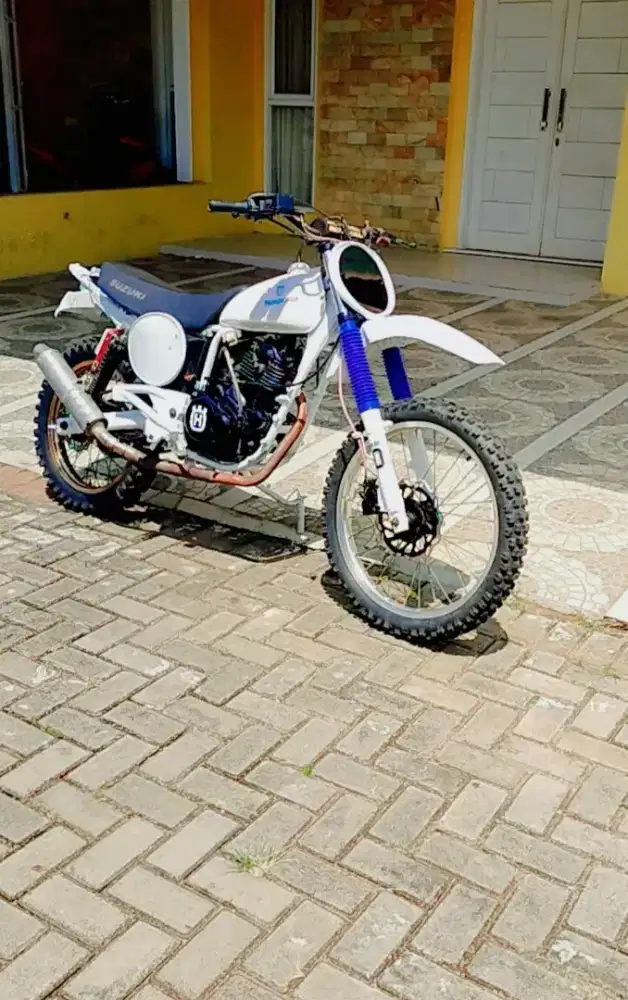 Motor Bajaj Pulsar Custom Vintage Style