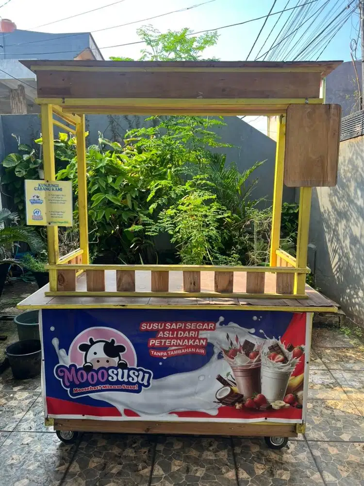 gerobak kayu bekas jualan minuman