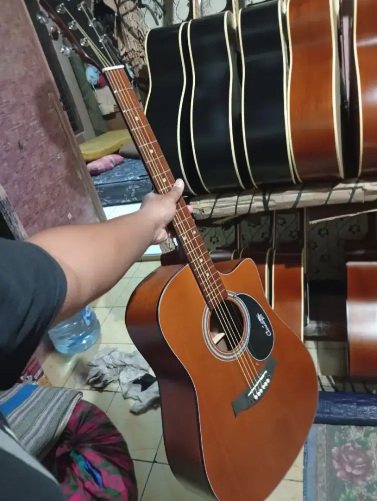Gitar akustik jumbo